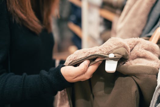 The Psychology of Online Shopping: Understanding Consumer Behavior