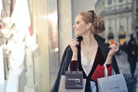 The Psychology of Spending: Overcoming Impulse Buying